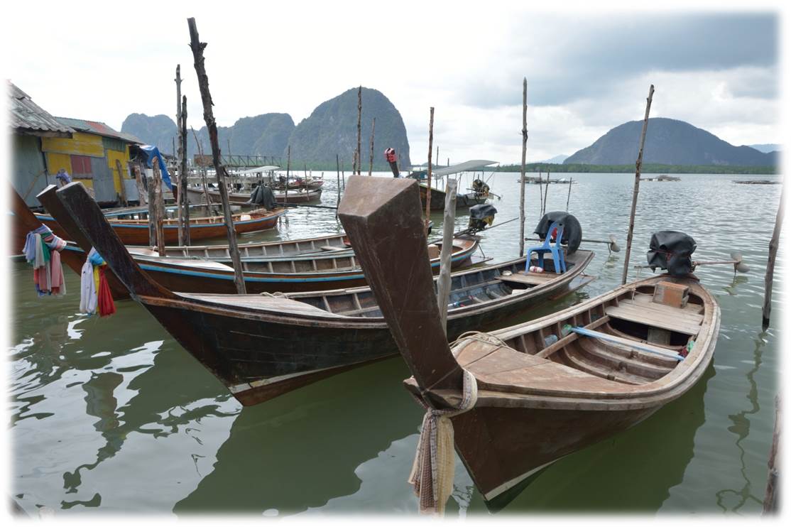 Vista del pueblo flotante de Koh Panyee durante una excursión a James Bond en español o en inglés