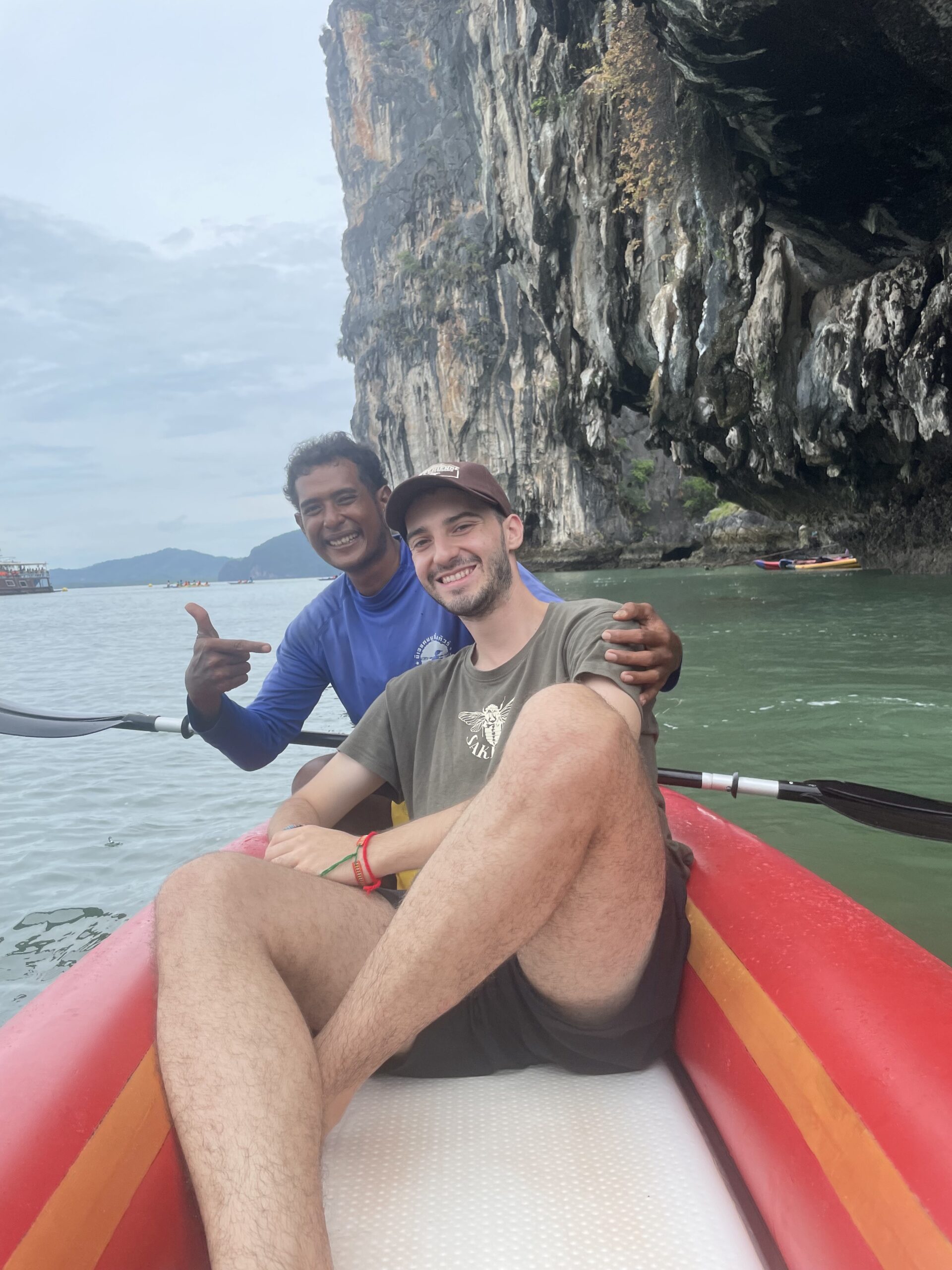 Paseo en canoa por las cuevas de Phang Nga