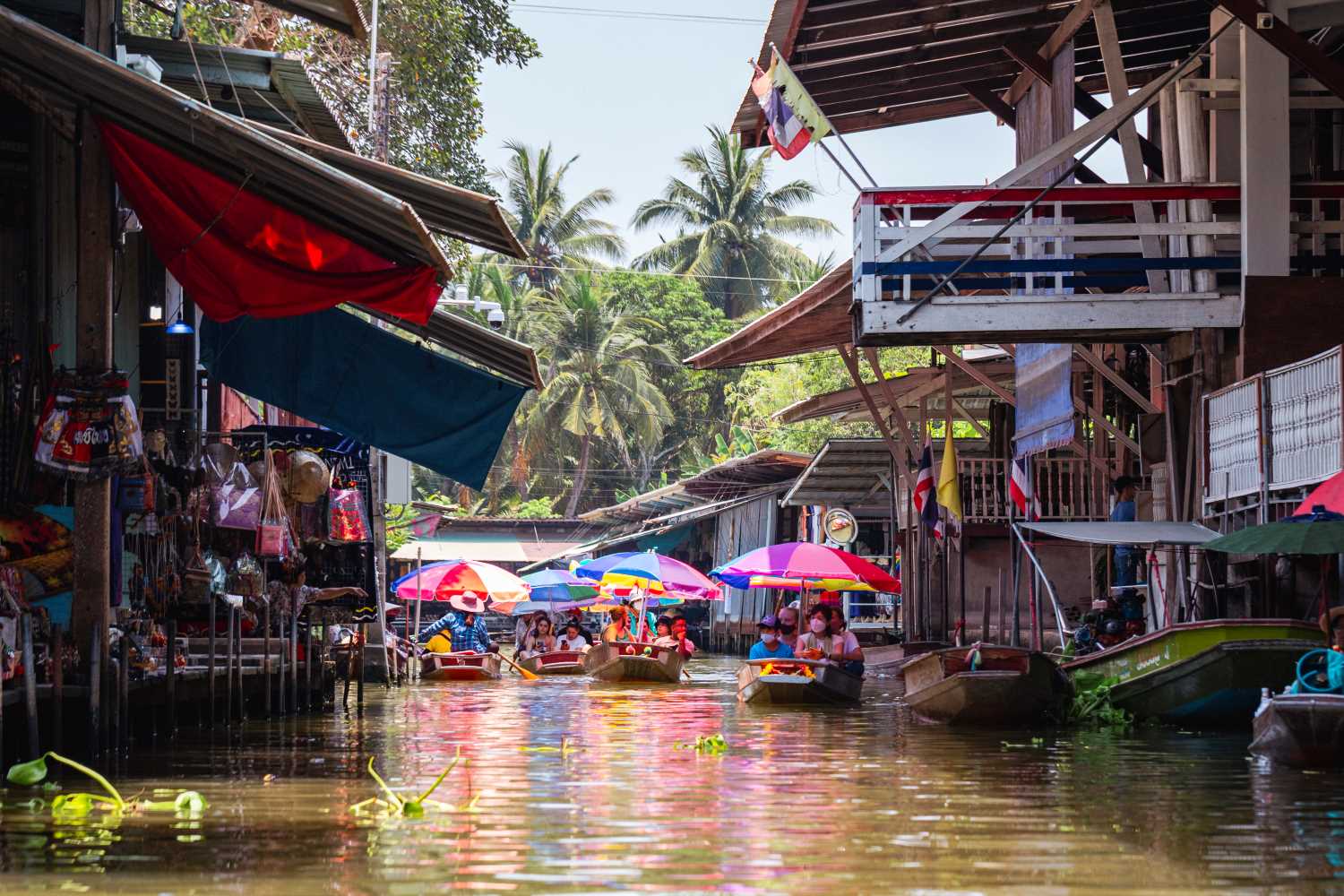 Mercado flotante de Damnoen Saduak en Tailandia