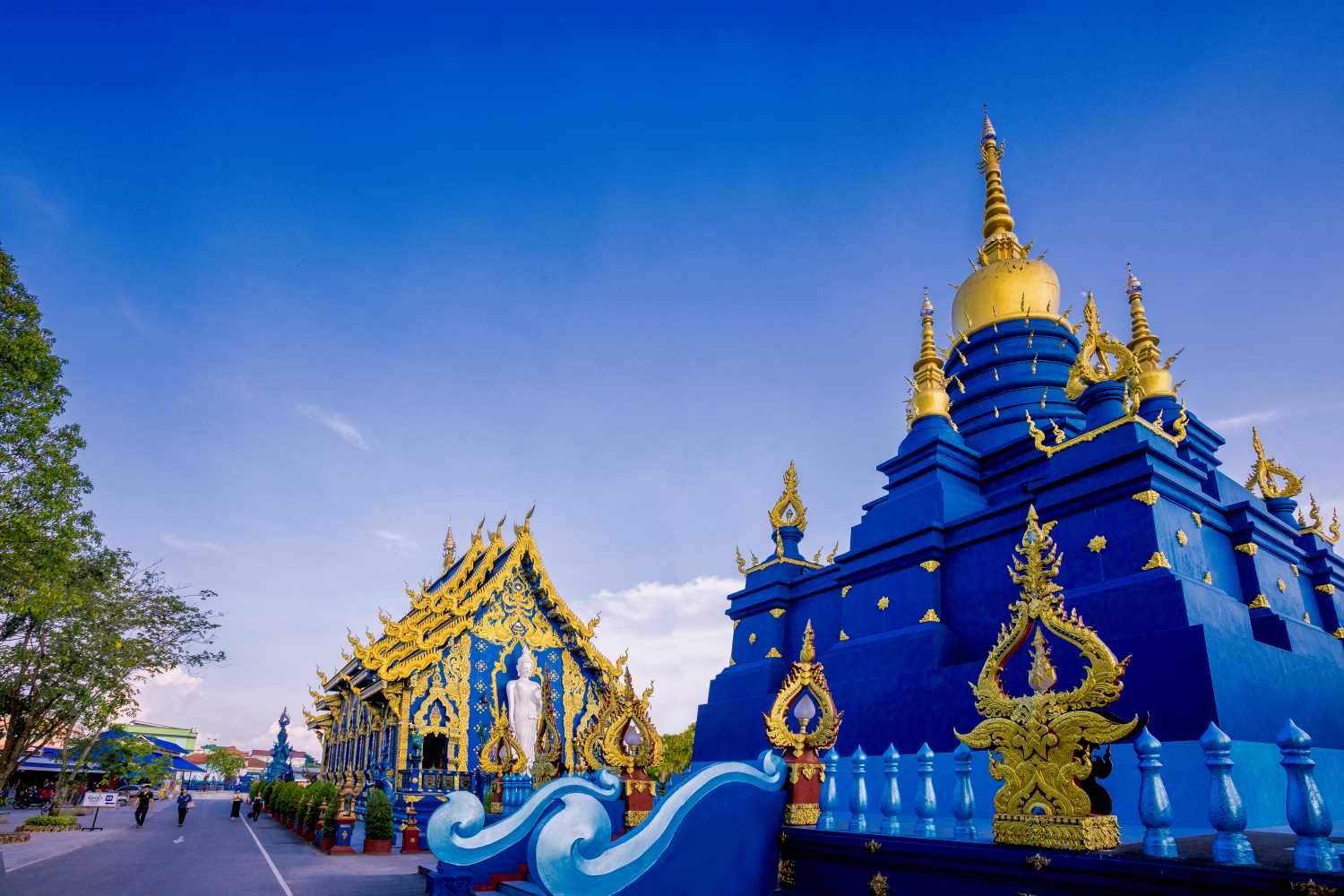 Templo Azul Wat Rong Suea Ten en Chiang Rai