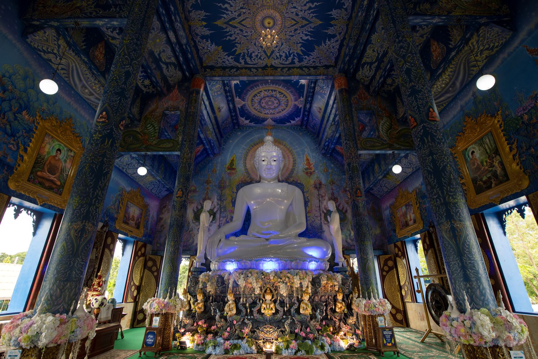 Imagen de Buda blanco en Wat Rong Suea Ten