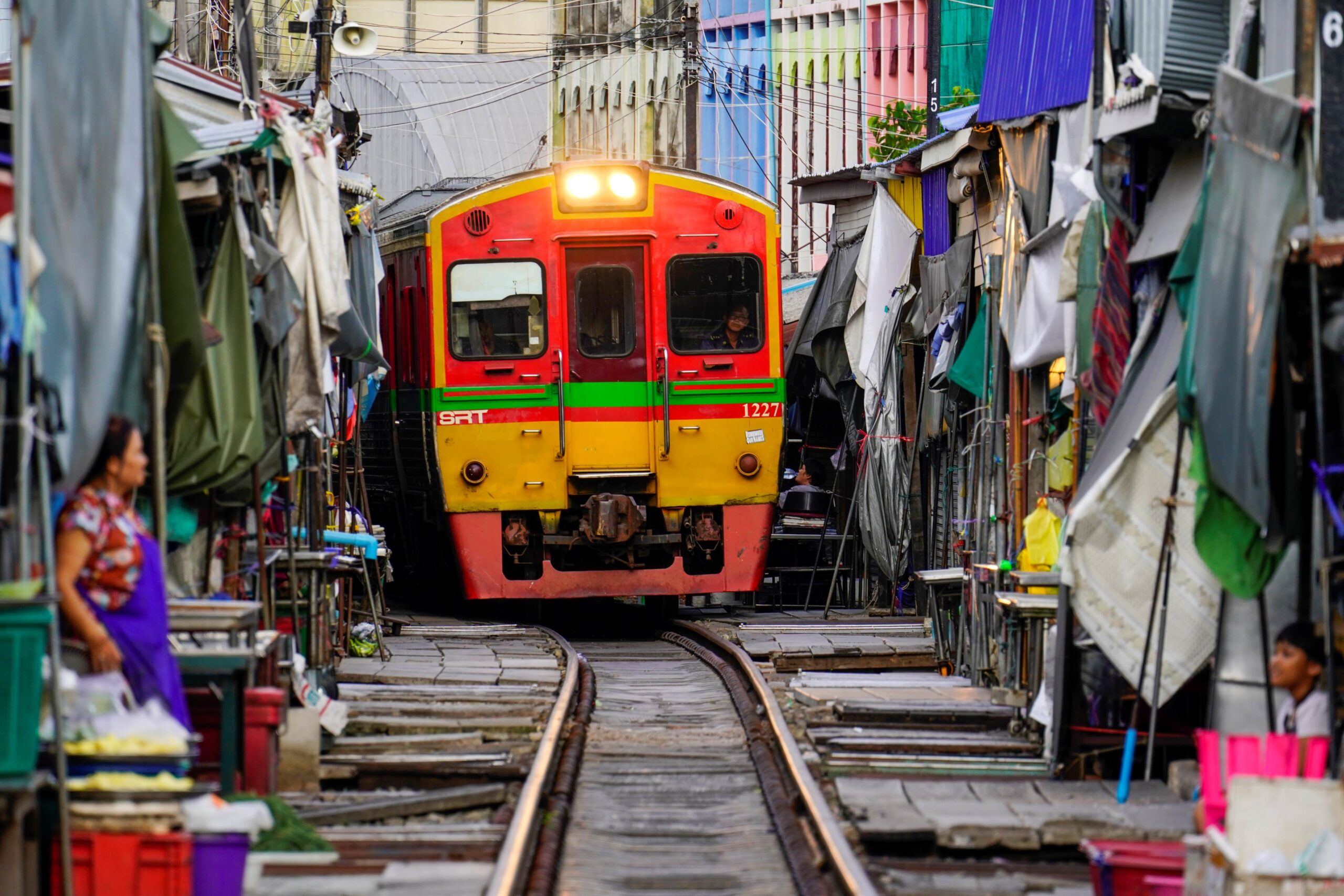 Mercado del Tren de Maeklong en Tailandia
