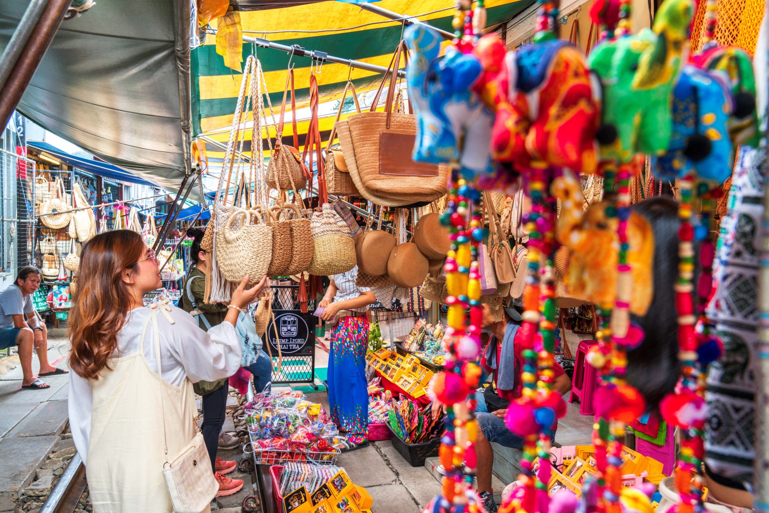 Puestos del Mercado del Tren de Maeklong