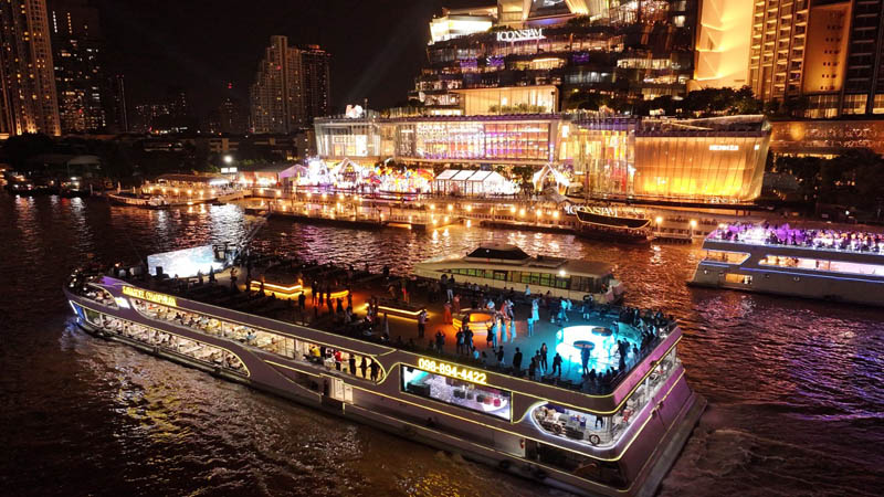 Uno de los cruceros con cena por el río Chao Phraya en Bangkok