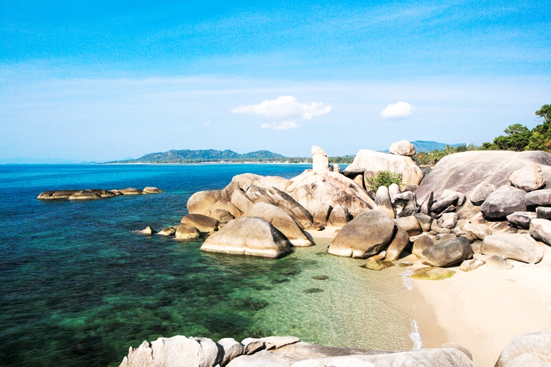 Rocas del Abuelo y la Abuela en Koh Samui junto al mar