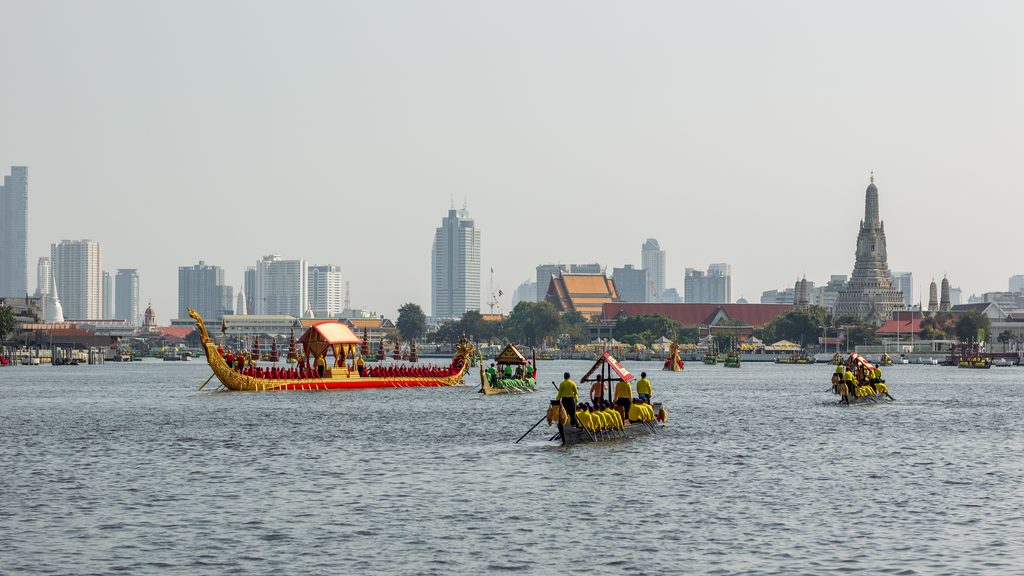 Procesión de Barcazas Reales de Tailandia en el río Chao Phraya